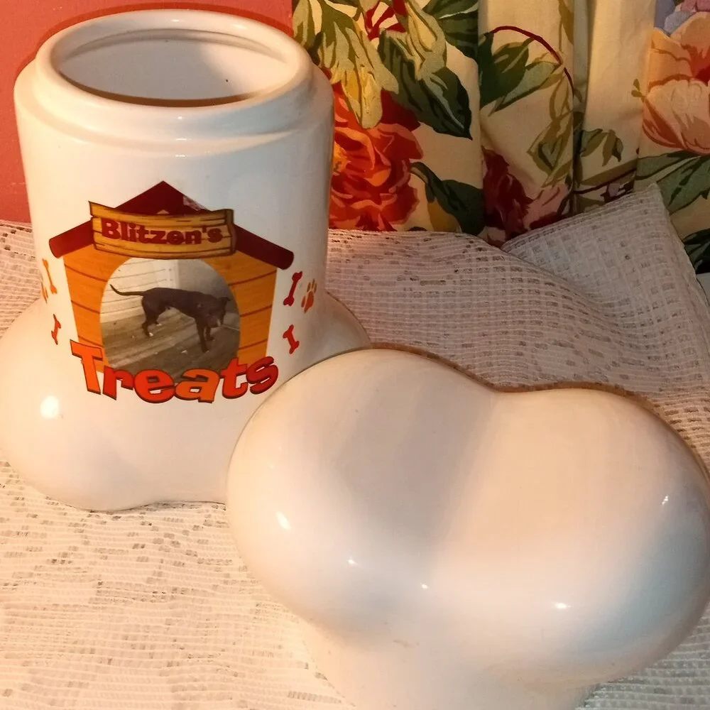 DOG TREAT JAR, PET NAIL GRINDER, 5 FOOD DISHES & 2 HARNESSES, 1 LARGE & 1 SMALL